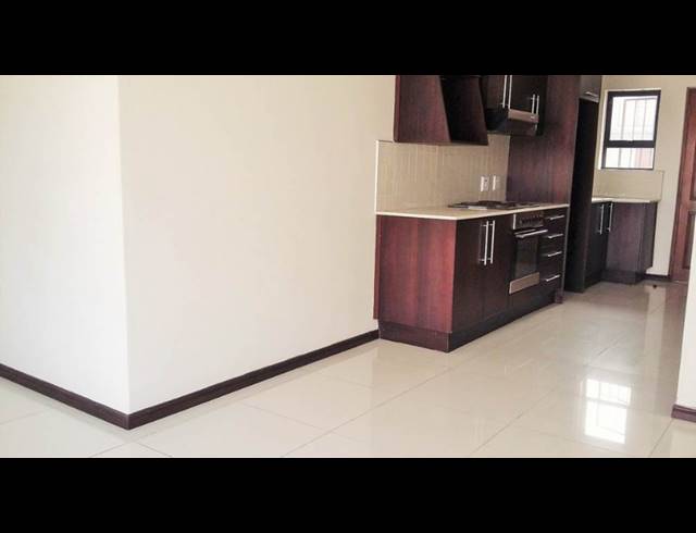 2 bed property to rent in TABLE VIEW